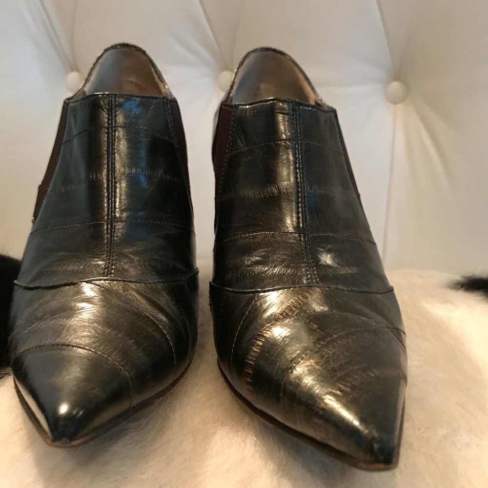 Authentic, Brown leather pointed toe booties